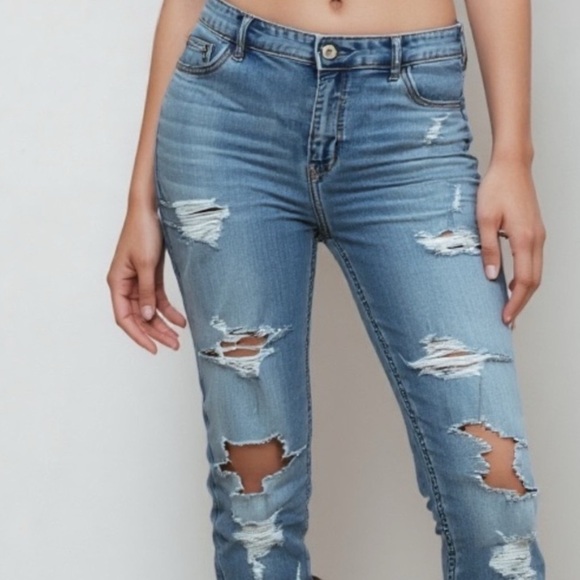 Hollister Denim - Hollister distressed super skinny high rise jegging ❤️